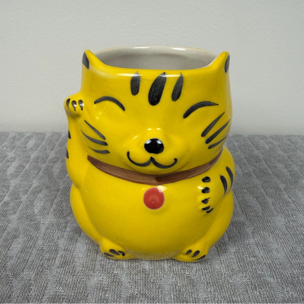 Yokohama Studio Lucky Yellow Cat Mug - Ceramic Lucky Cat Decorative Mug